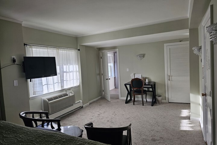 Room 115 of 208