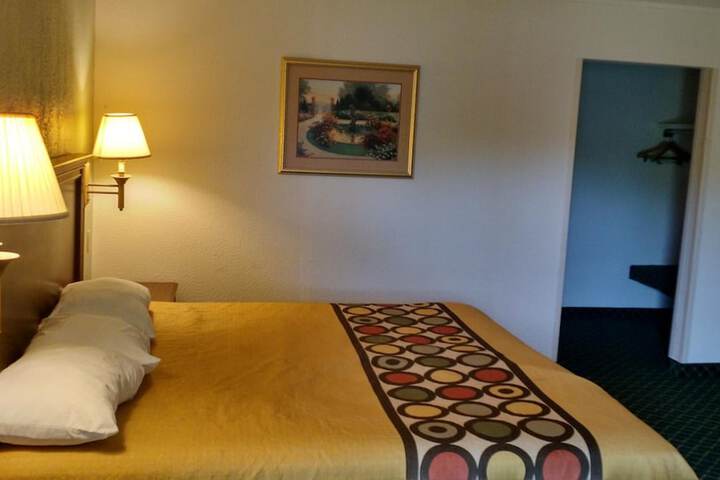 Sprucewood Inn