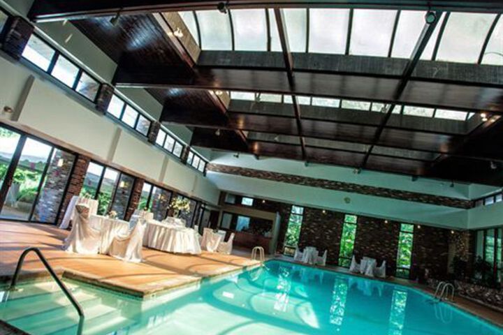 NICHOLS VILLAGE HOTEL AND SPA