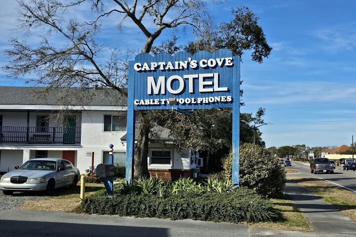 Captains Cove Motel