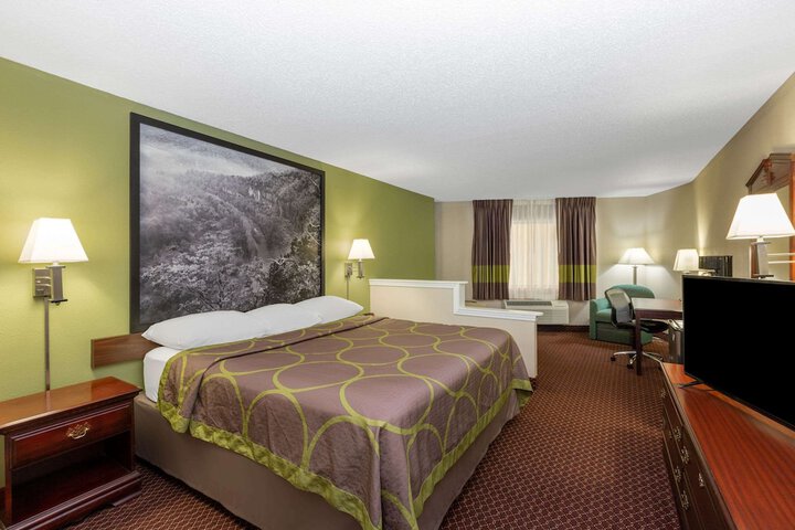 Room 16 of 25
