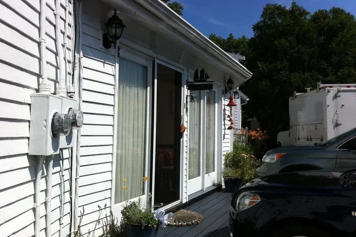 THE TUCK INN