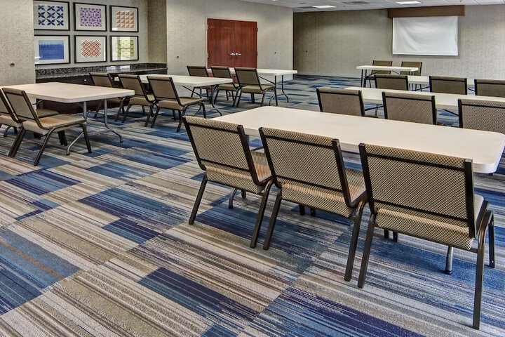 Holiday Inn Express Hotel & Suites Cookeville by IHG