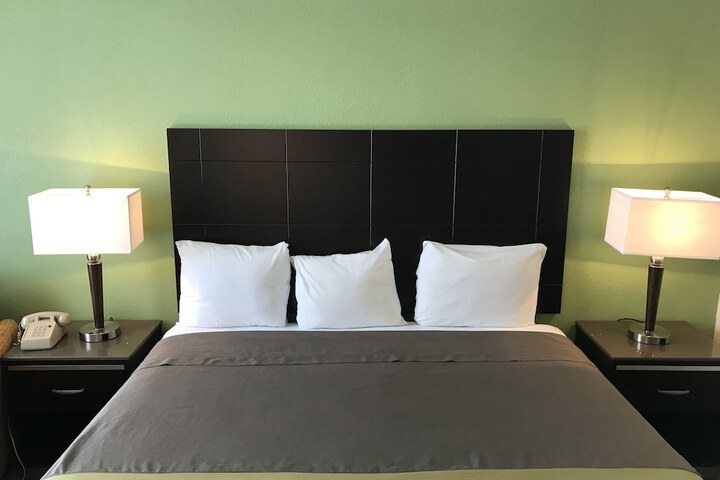 Room 10 of 27