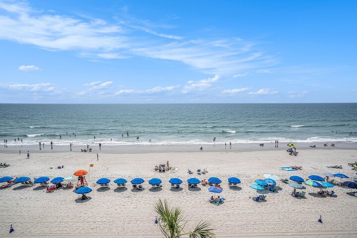 0401 Waters Edge Resort 3 Bedroom Condo by RedAwning