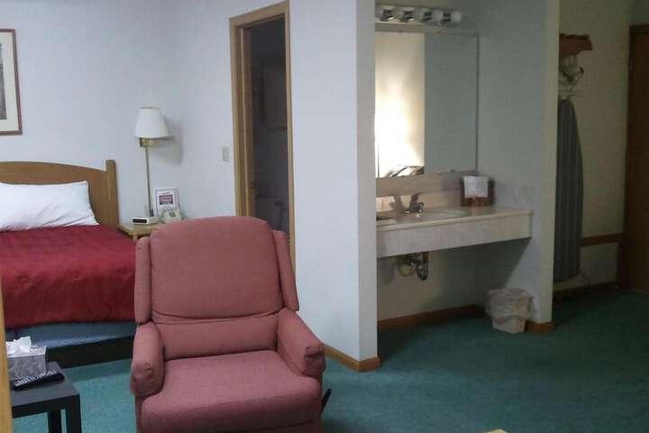 Room 25 of 40