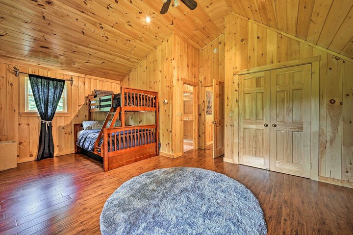 Private Chester Home w / Deck Mins to Skiing!