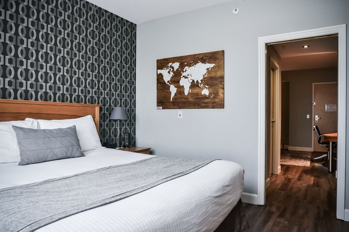 Room 6 of 32