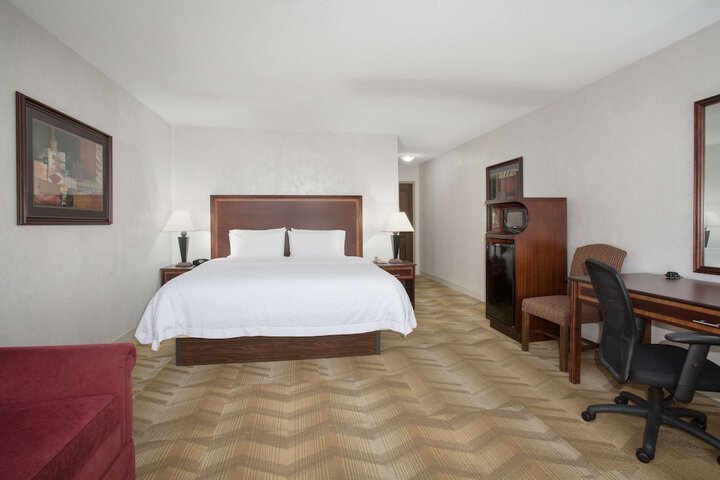 Room 13 of 32