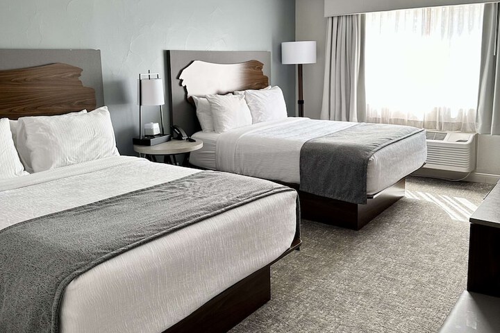 Room 32 of 54