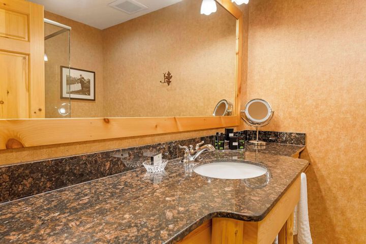 Best Western Premier The Lodge on Lake Detroit