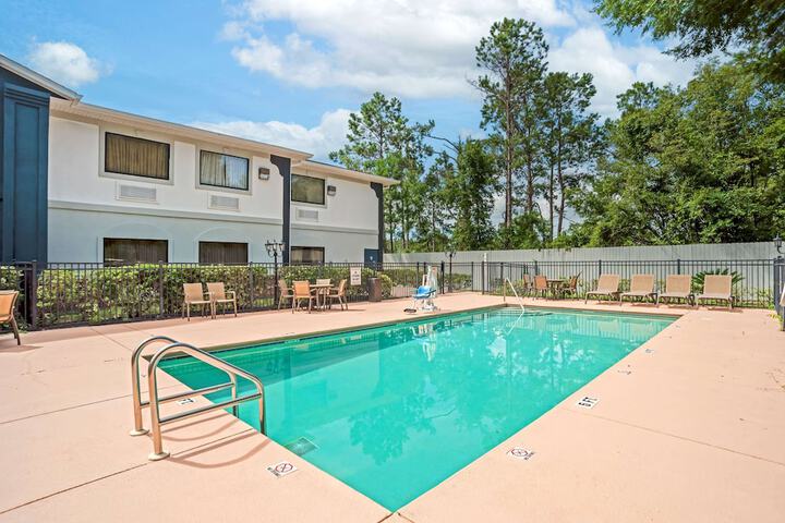 Pool 4 of 25