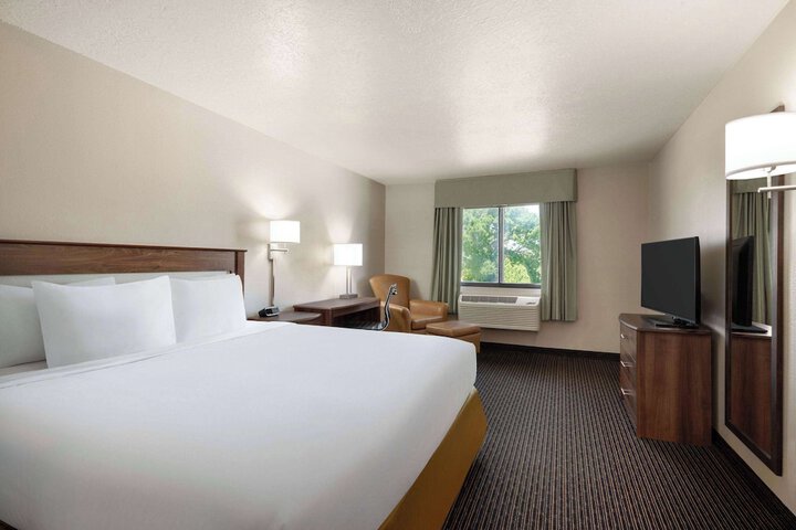 Travelodge by Wyndham Vaughn