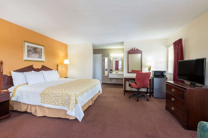 Room 9 of 14