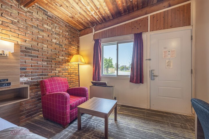 Room 15 of 37