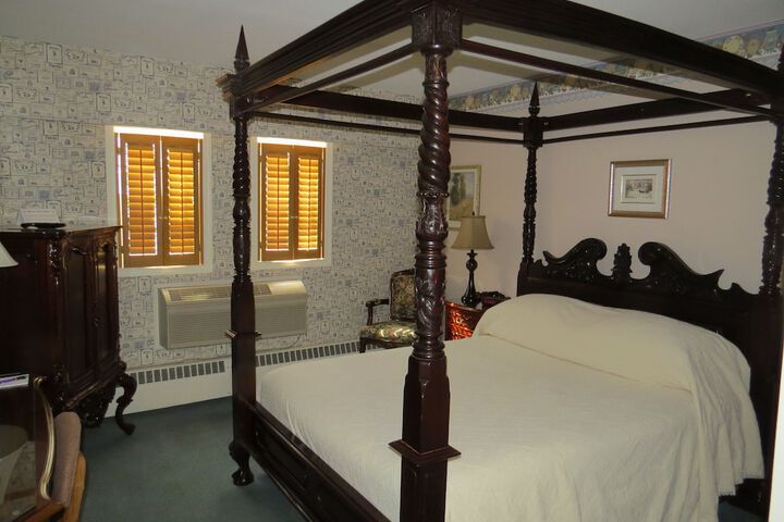 Room 14 of 33