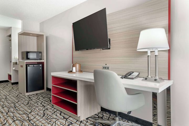 Room 8 of 43
