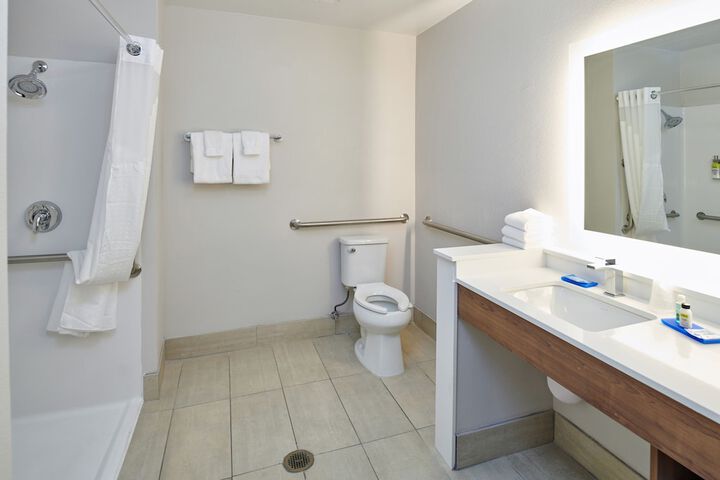 Room 9 of 25