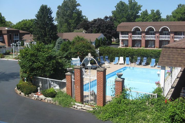 Lockport Inn & Suites