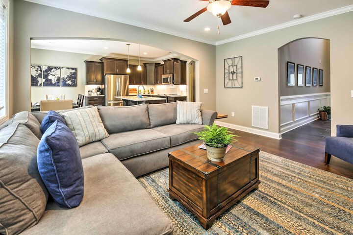Downtown Townhome Walk to Dine & Shop on Broad St