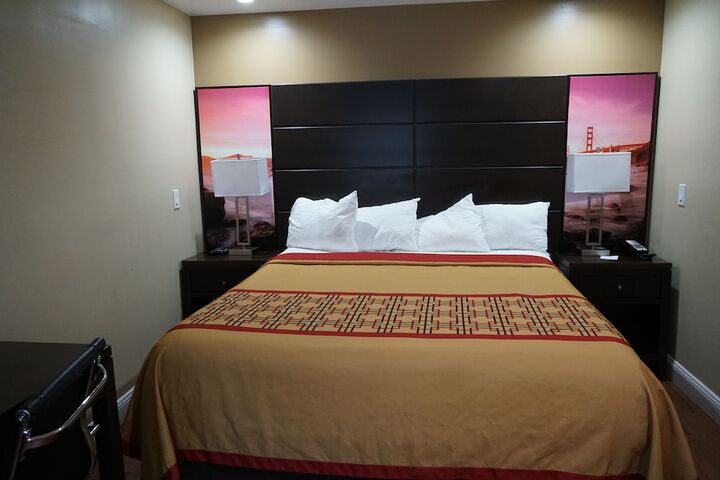 Room 21 of 37