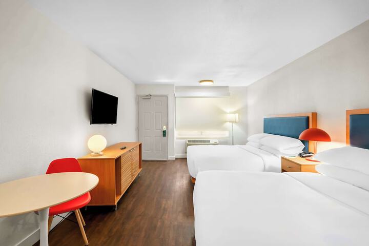 Room 17 of 40
