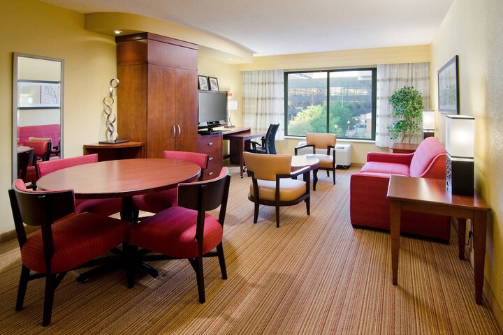 Room 10 of 27