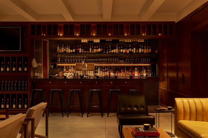 Lounge 100 of 106