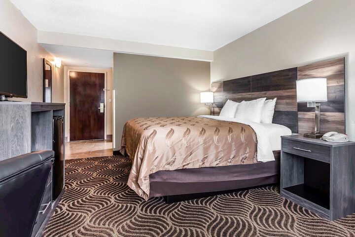 Room 21 of 32