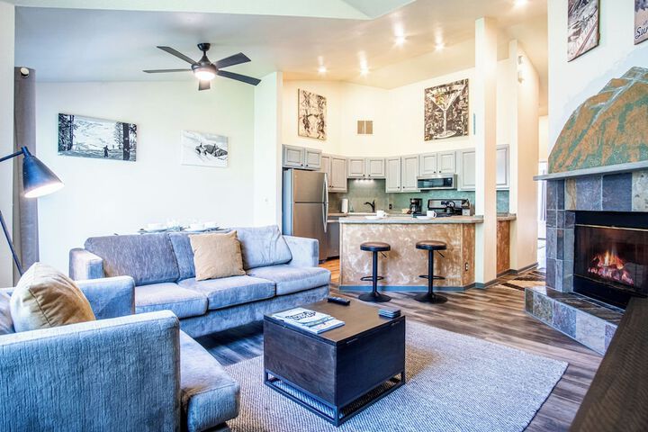 Della View 2BR Condo - in the Heart of Historic Downtown Hailey!