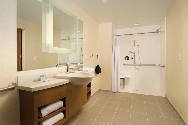 Room 13 of 27