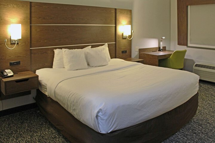 Room 13 of 37