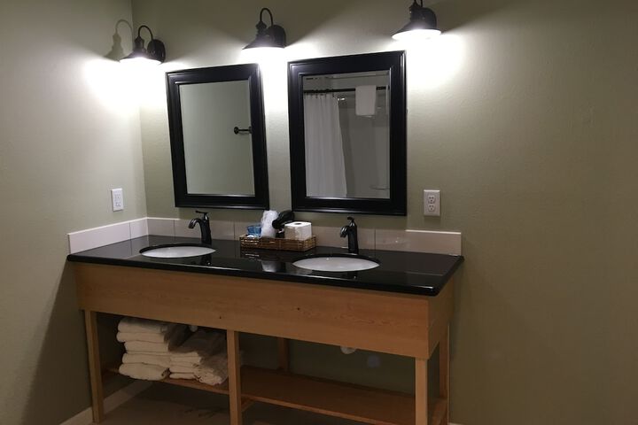 Room 33 of 81