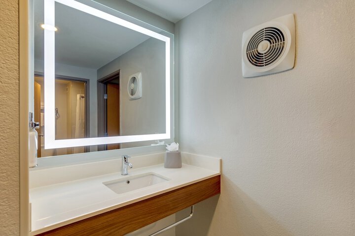 Room 27 of 48