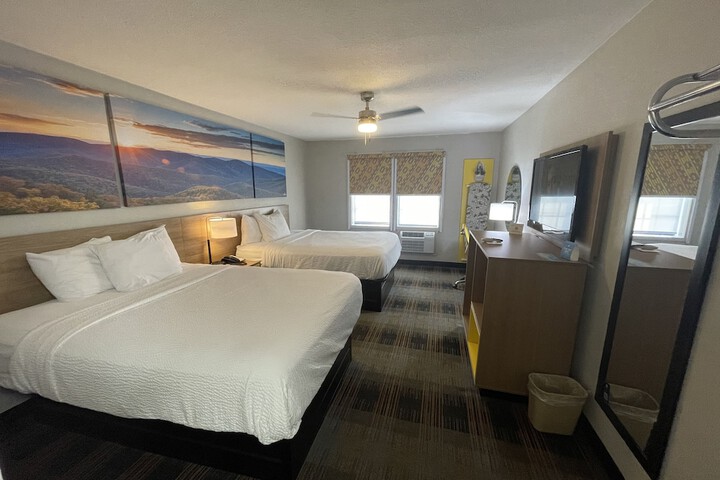 Room 33 of 62