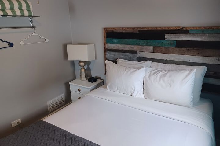 Room 70 of 118