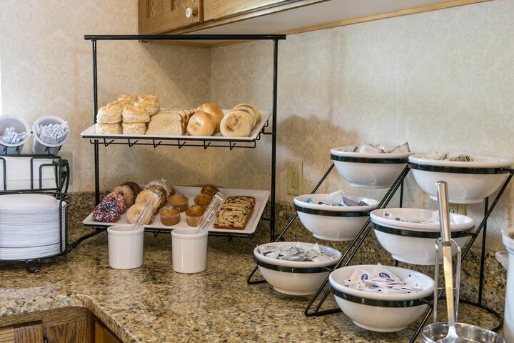 Breakfast/Coffee Service 52 of 58