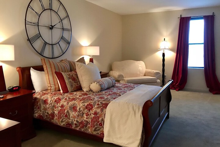 Room 6 of 10