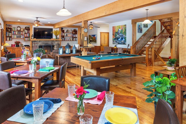 Bent Creek Lodge Bed & Breakfast