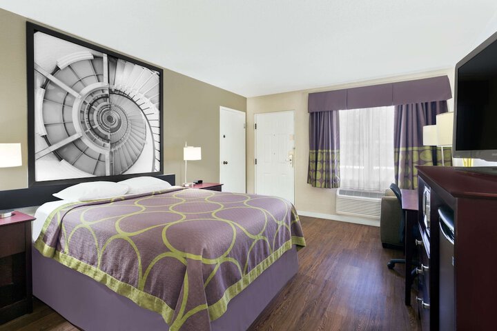 Room 17 of 24