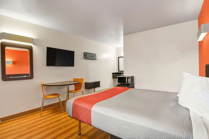 Room 15 of 22