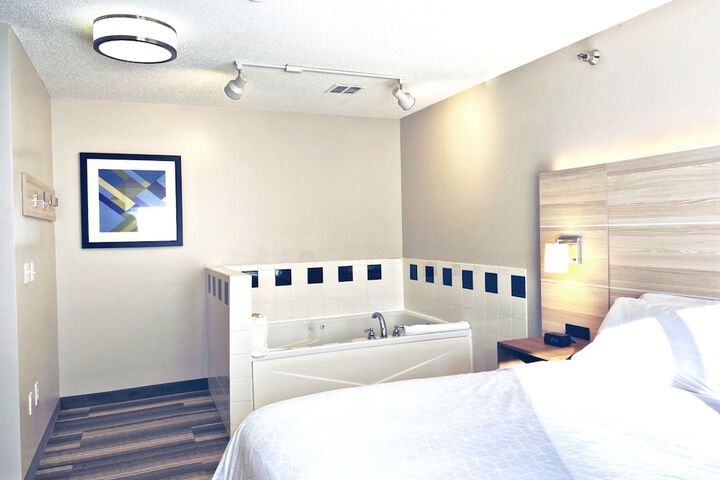 Holiday Inn Express Hotel & Suites Logansport by IHG