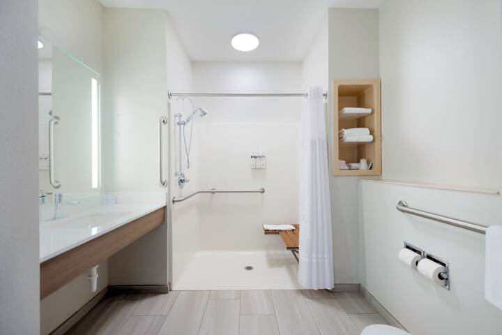 Holiday Inn Express Hotel & Suites Fort Atkinson by IHG