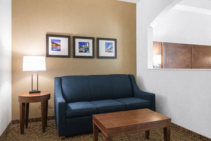 Comfort Suites Baymeadows Near Butler Blvd