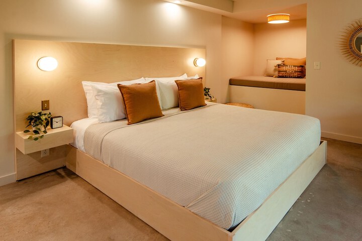 Brut Hotel