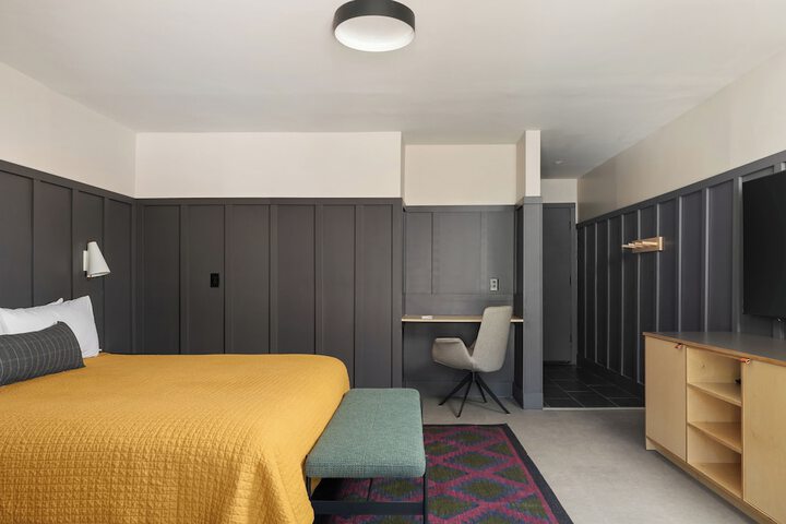 Room 57 of 119
