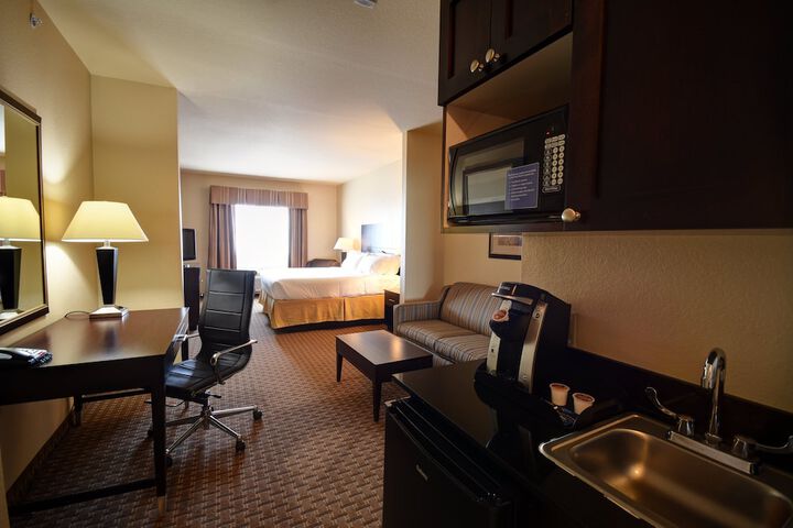 Room 16 of 40