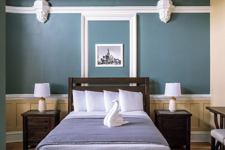 City Hall Grand Hotel