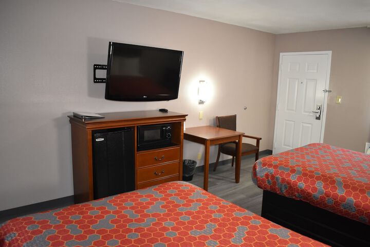 Room 8 of 14