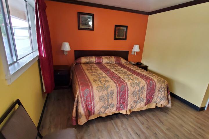 Room 6 of 14